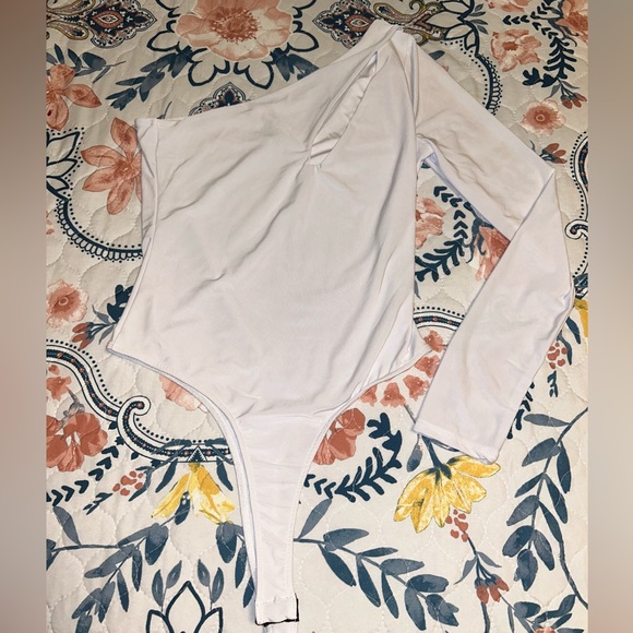 One Shoulder/Sleeve Bodysuit - Picture 1 of 6